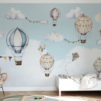 Tapet cu baloane cu aer cald, nori si steaguri, perfect pentru camera copilului.