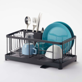 Uscător de vase negru cu design modern