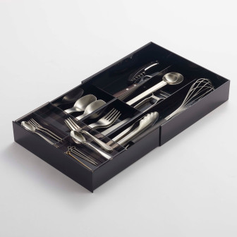 Tavă extensibilă pentru tacâmuri neagră, ideală pentru organizarea sertarelor din bucătărie