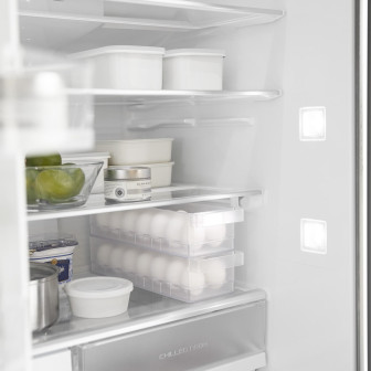 Tavă frigider pentru ouă, albă, pentru organizare eficientă